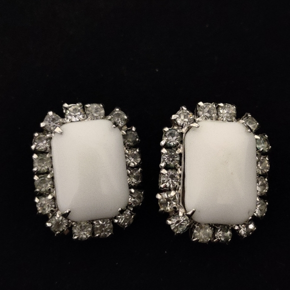 Vintage Signed Weiss White Milk Class Earrings - Picture 13 of 15